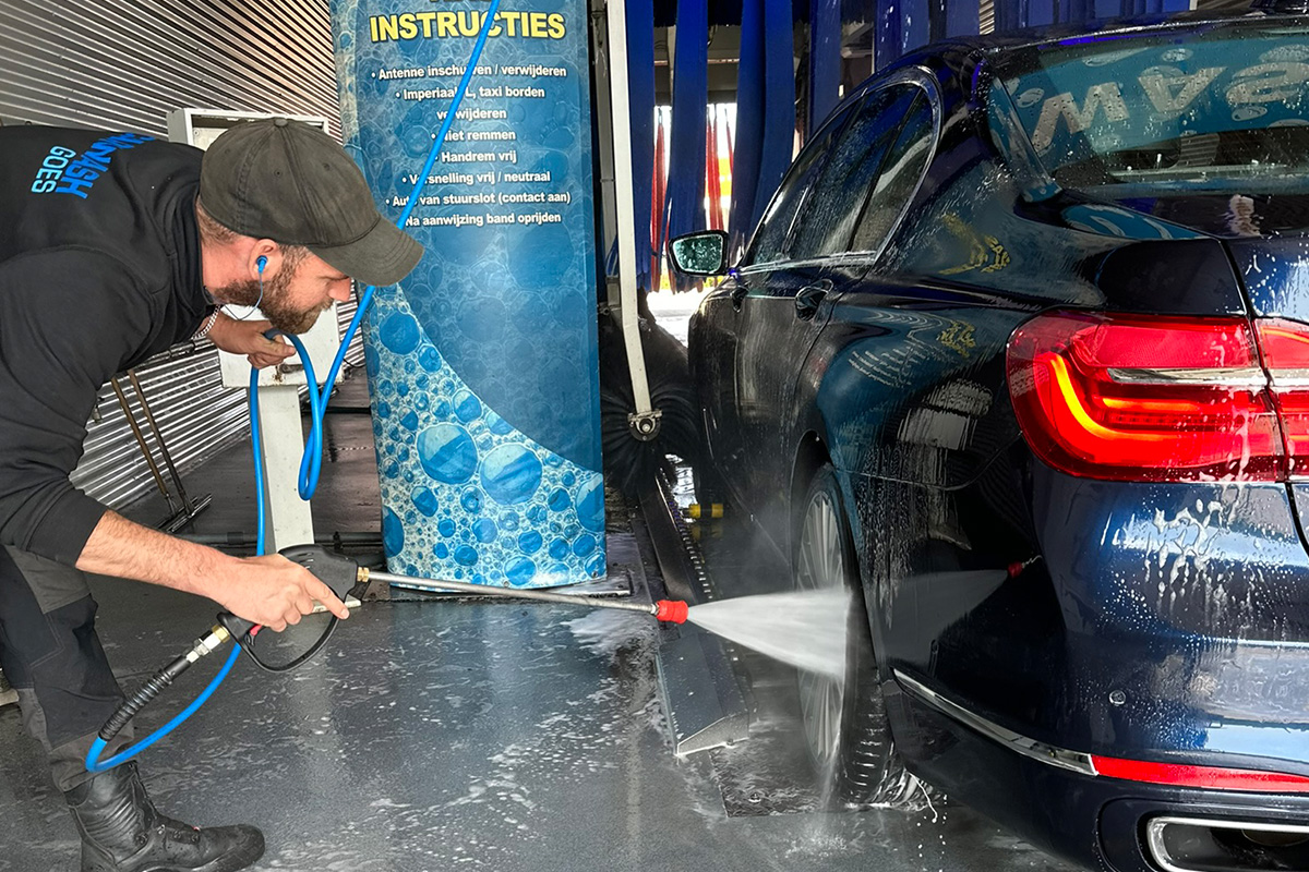 Wasbeurt bij Carwash Goes