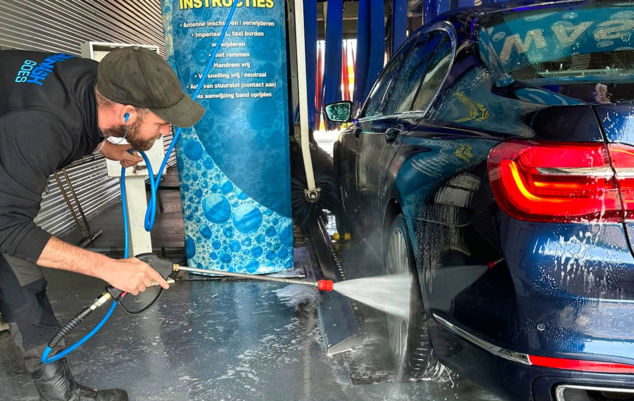 Wasbeurt bij Carwash Goes