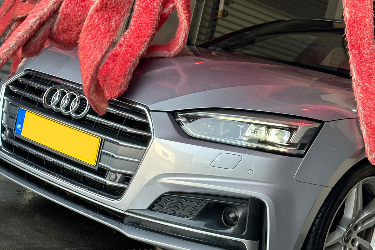 Wasbeurt bij Carwash Goes