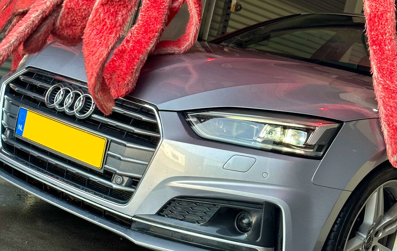 Wasbeurt bij Carwash Goes