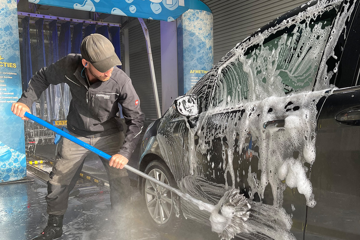 Wasbeurt bij Carwash Goes