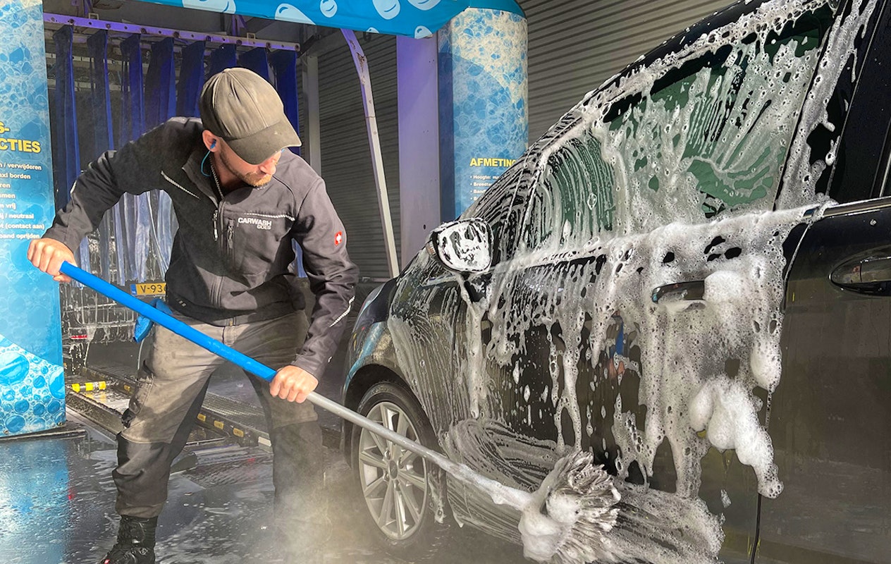 Wasbeurt bij Carwash Goes