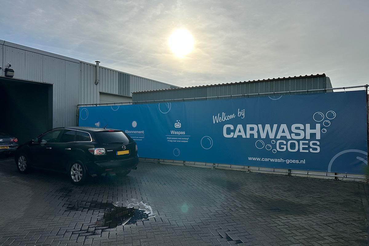 Wasbeurt bij Carwash Goes
