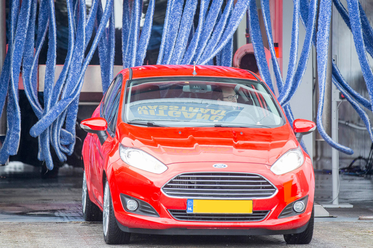 Wasbeurt bij Carwash Goes