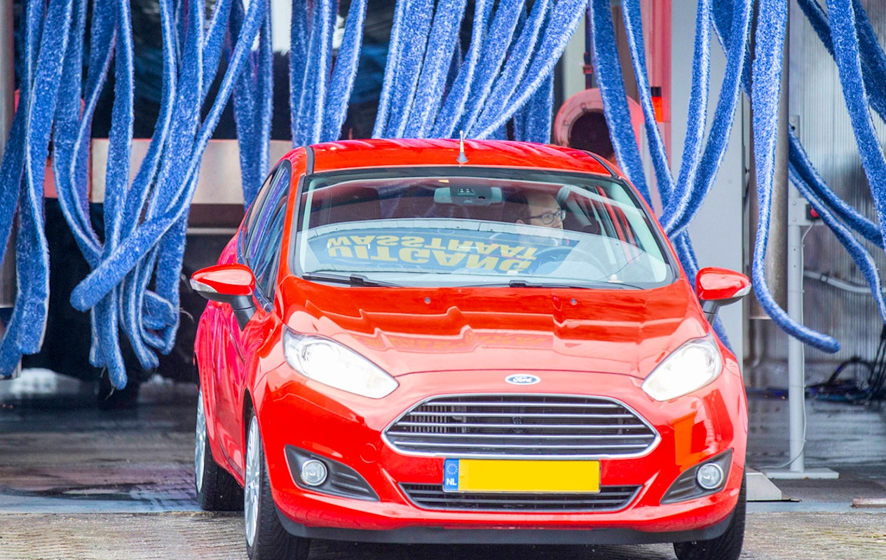 Wasbeurt bij Carwash Goes