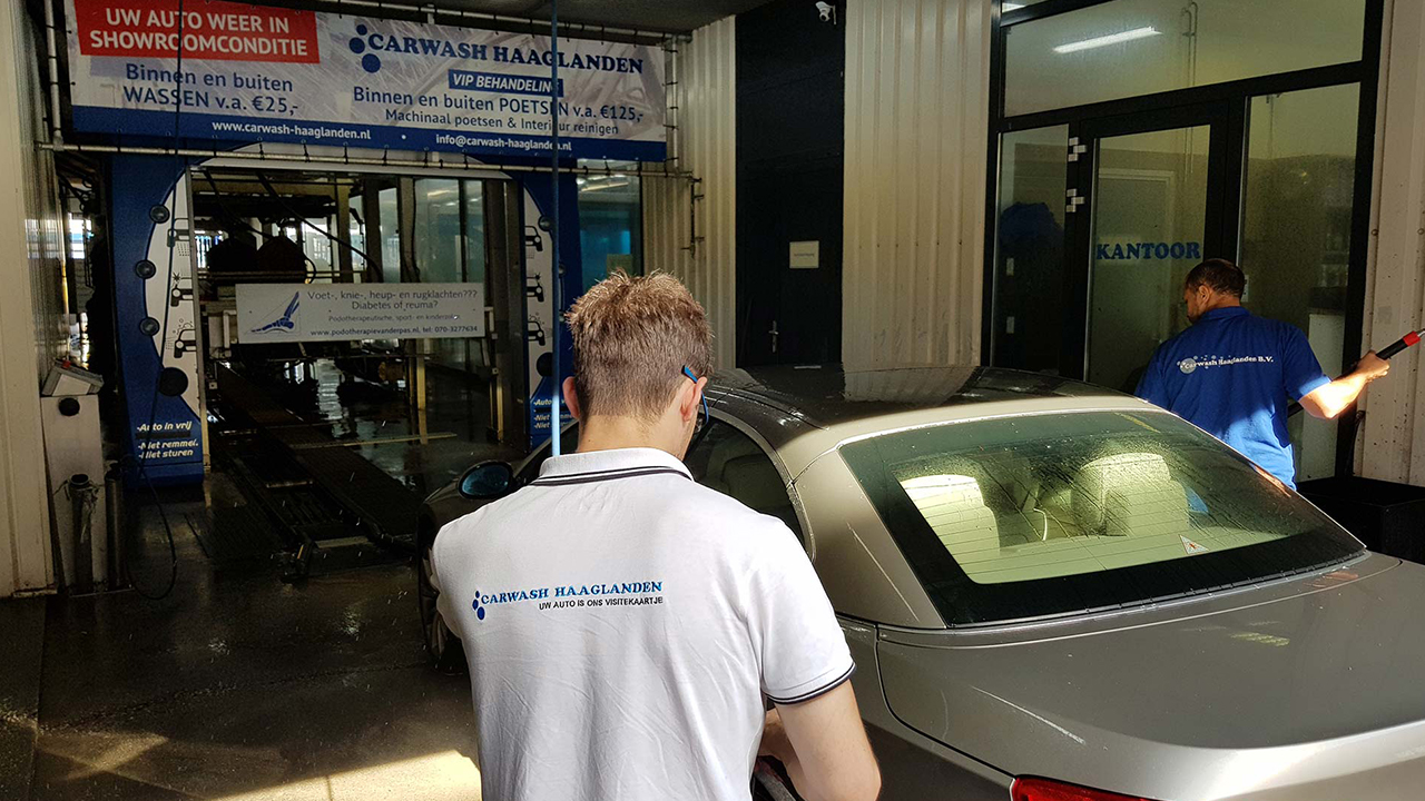 Wasbeurt bij Carwash Haaglanden in Den Haag 
