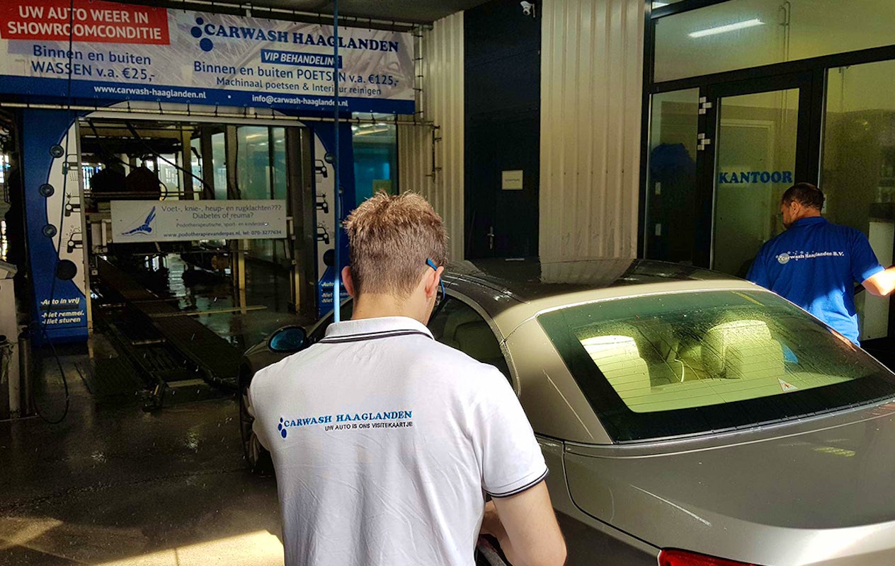 Wasbeurt bij Carwash Haaglanden in Den Haag