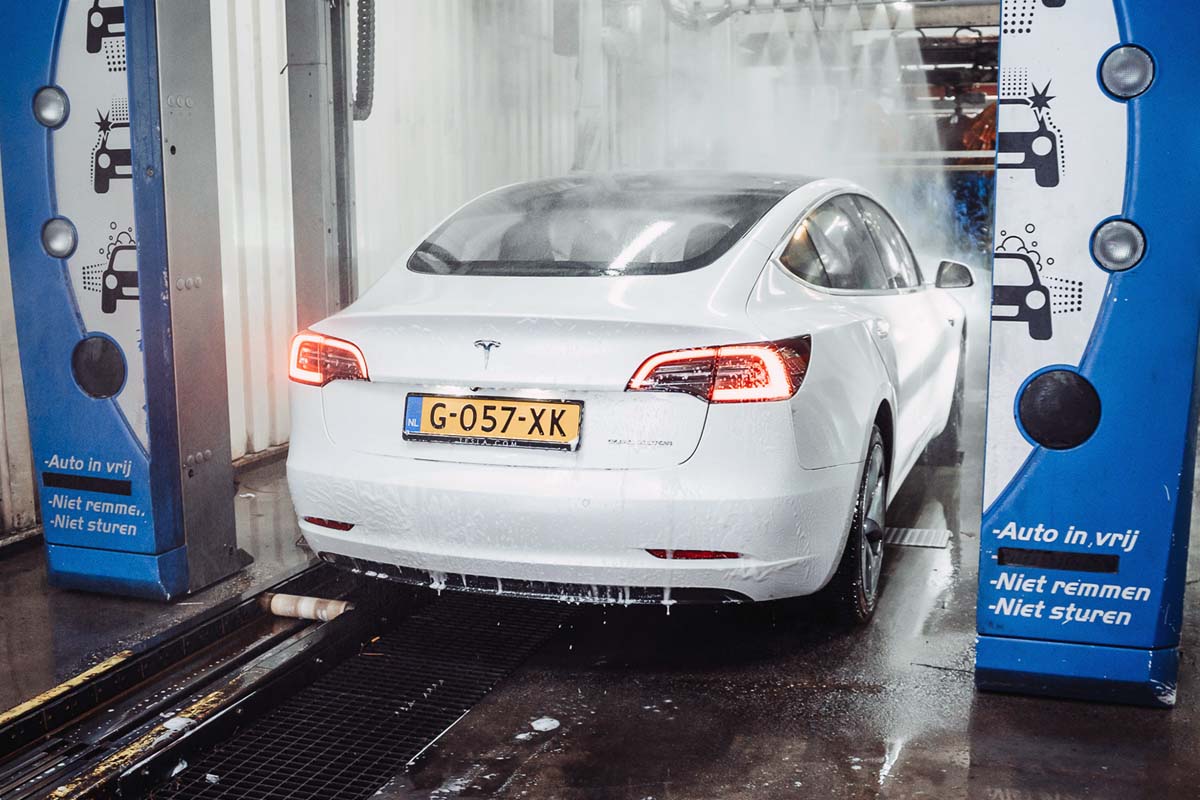 Wasbeurt bij Carwash Haaglanden in Den Haag 