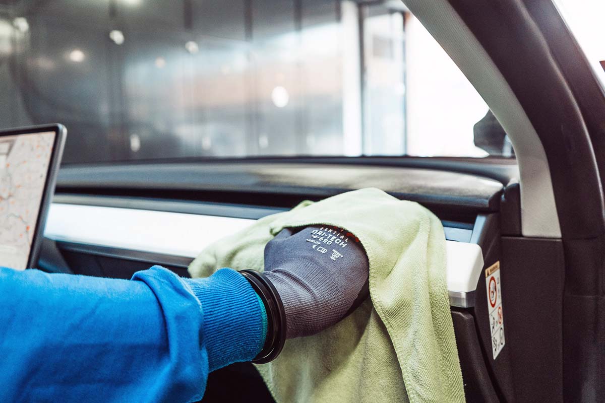 Wasbeurt bij Carwash Haaglanden in Den Haag 