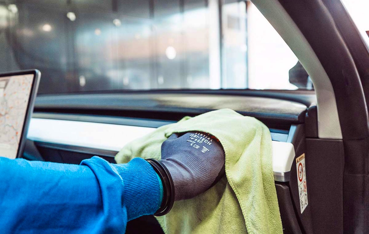 Wasbeurt bij Carwash Haaglanden in Den Haag