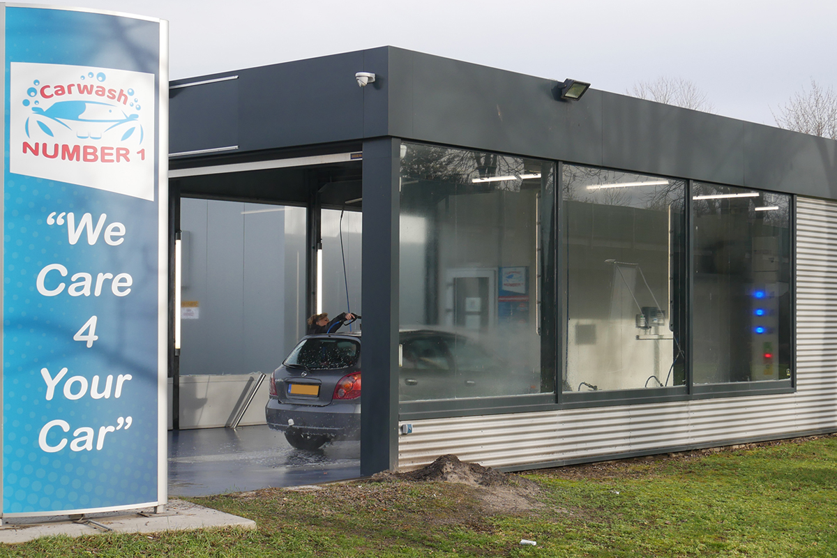 Wasbeurt bij Carwash Number 1 in Roermond