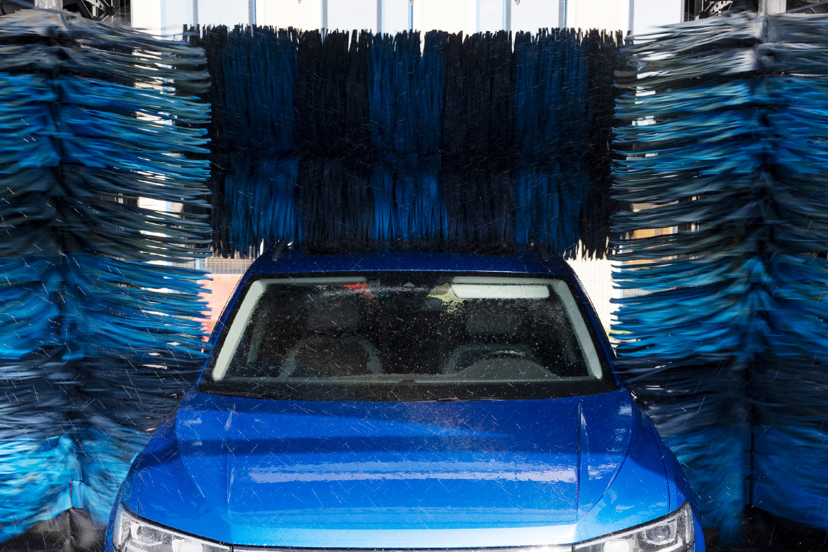 Wasbeurt bij Carwash Plaza in Nieuw-Vennep