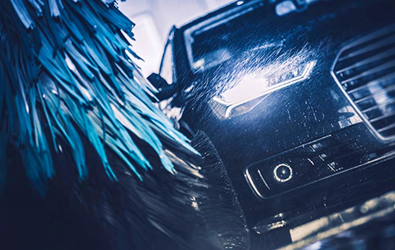 Wasbeurt bij Carwash Plaza in Nieuw-Vennep