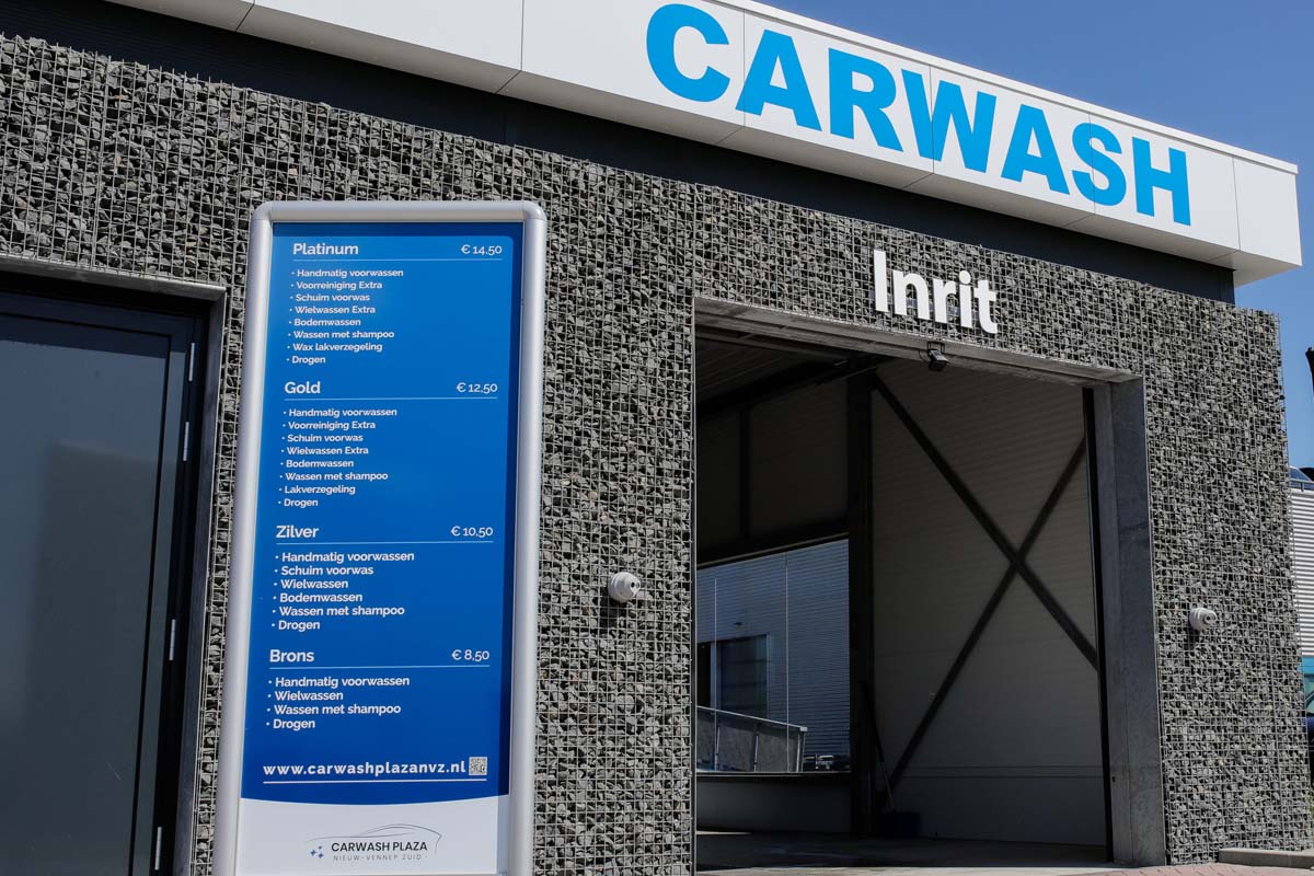 Wasbeurt bij Carwash Plaza in Nieuw-Vennep