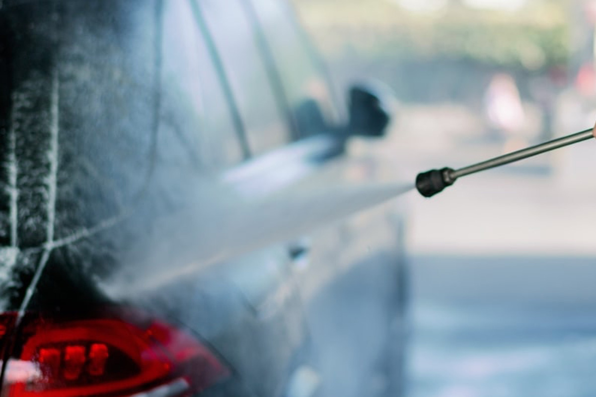 Wasbeurt bij CarWash Scheveningen