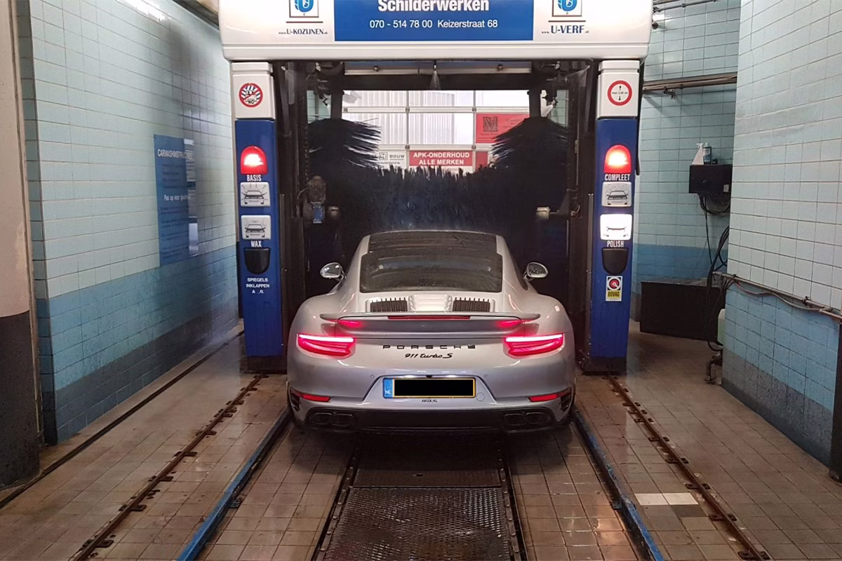 Wasbeurt bij CarWash Scheveningen