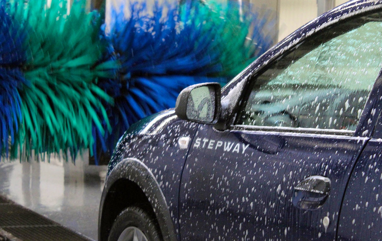 Wasbeurt bij Carwash Stroet in Brugge