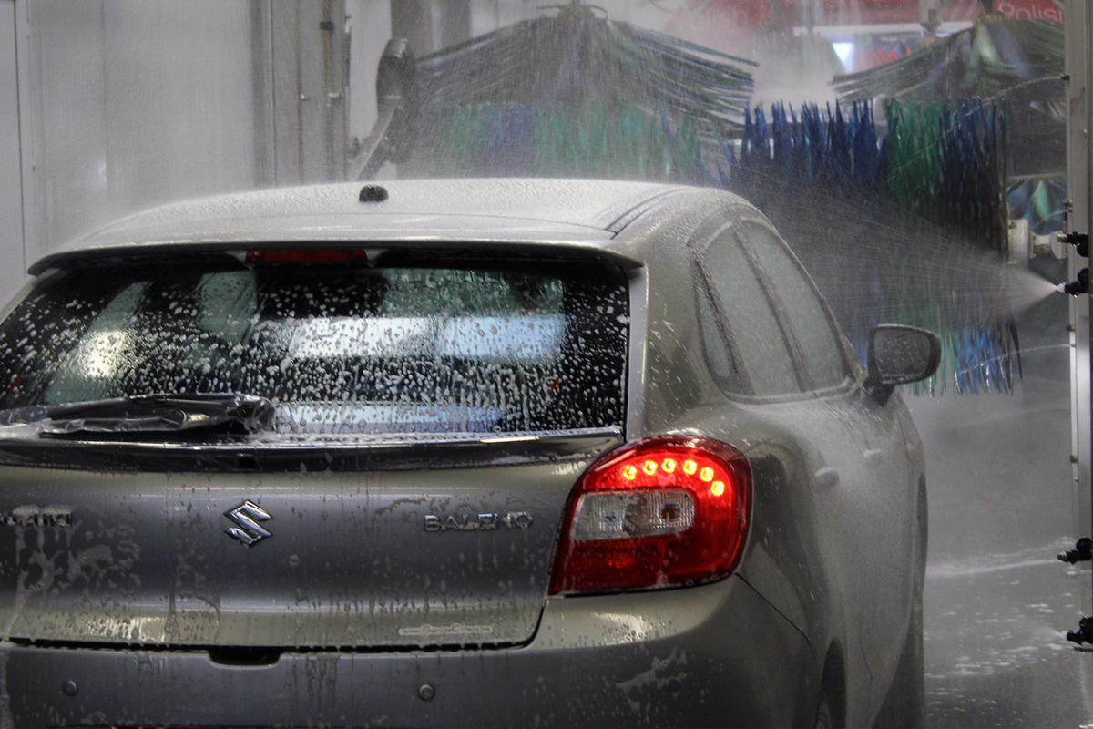 Wasbeurt bij Carwash Stroet in Brugge