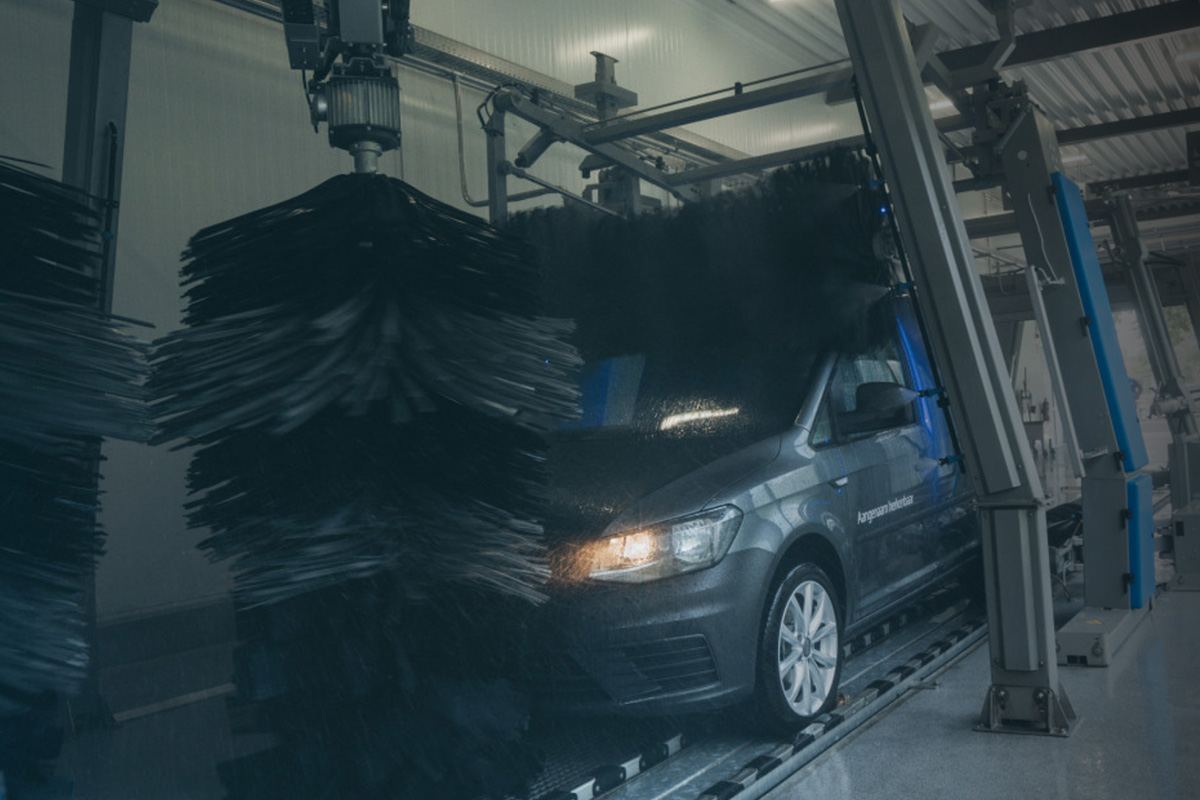 Wasbeurt bij Century Wasstraat in Groningen