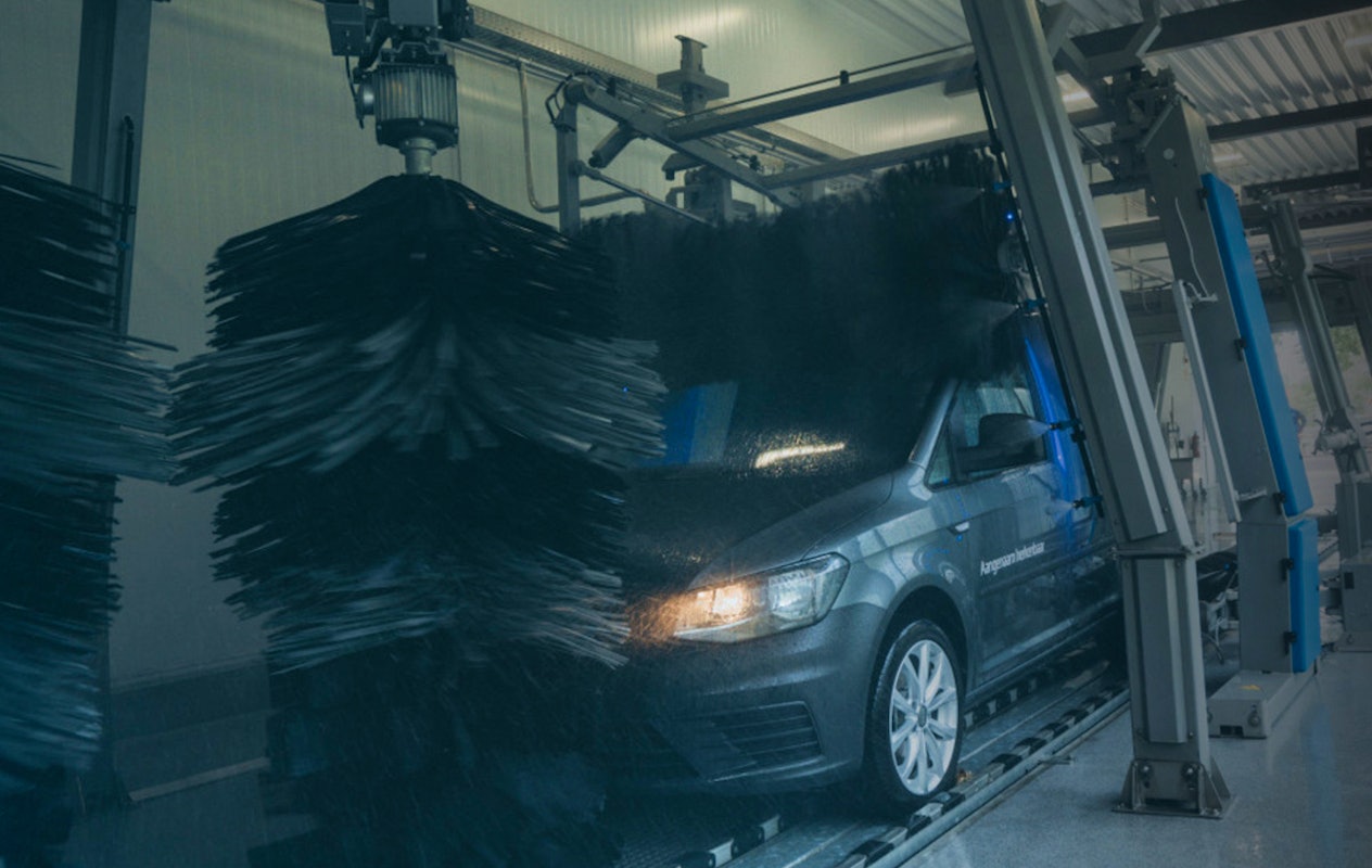 Wasbeurt bij Century Wasstraat in Groningen