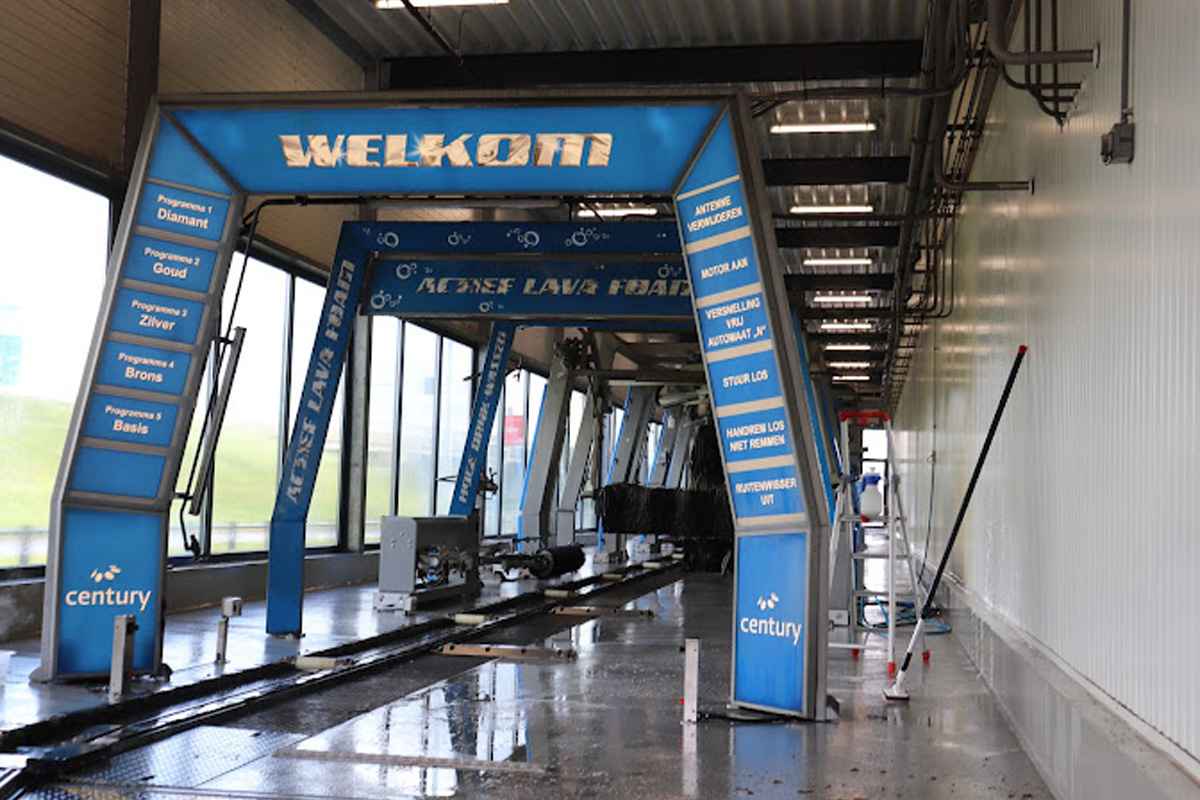 Wasbeurt bij Century Wasstraat in Groningen