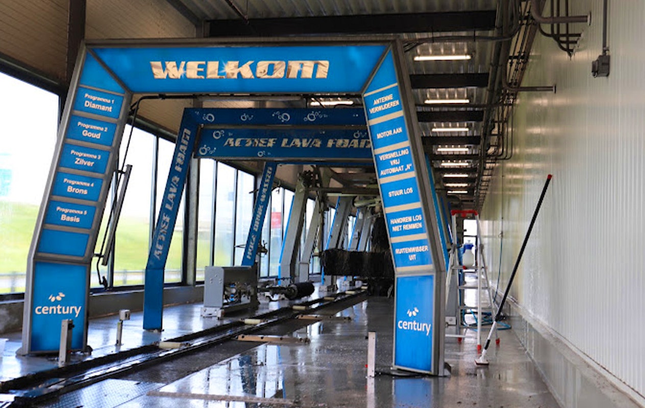 Wasbeurt bij Century Wasstraat in Groningen