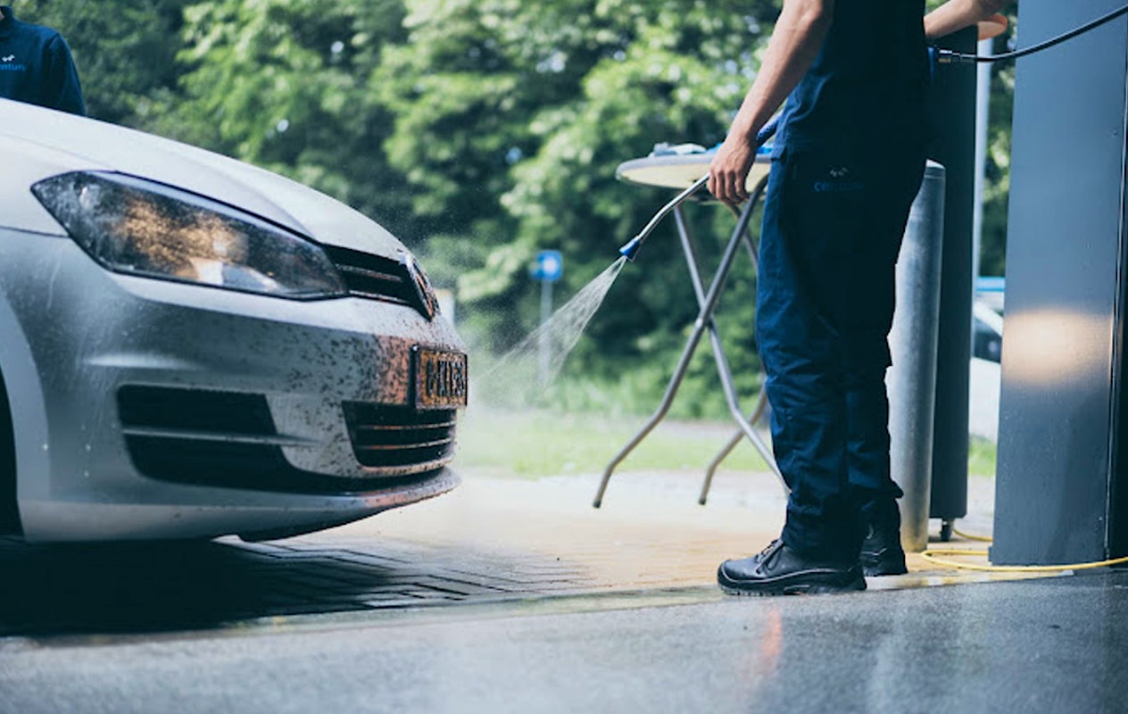 Wasbeurt bij Century Wasstraat in Groningen