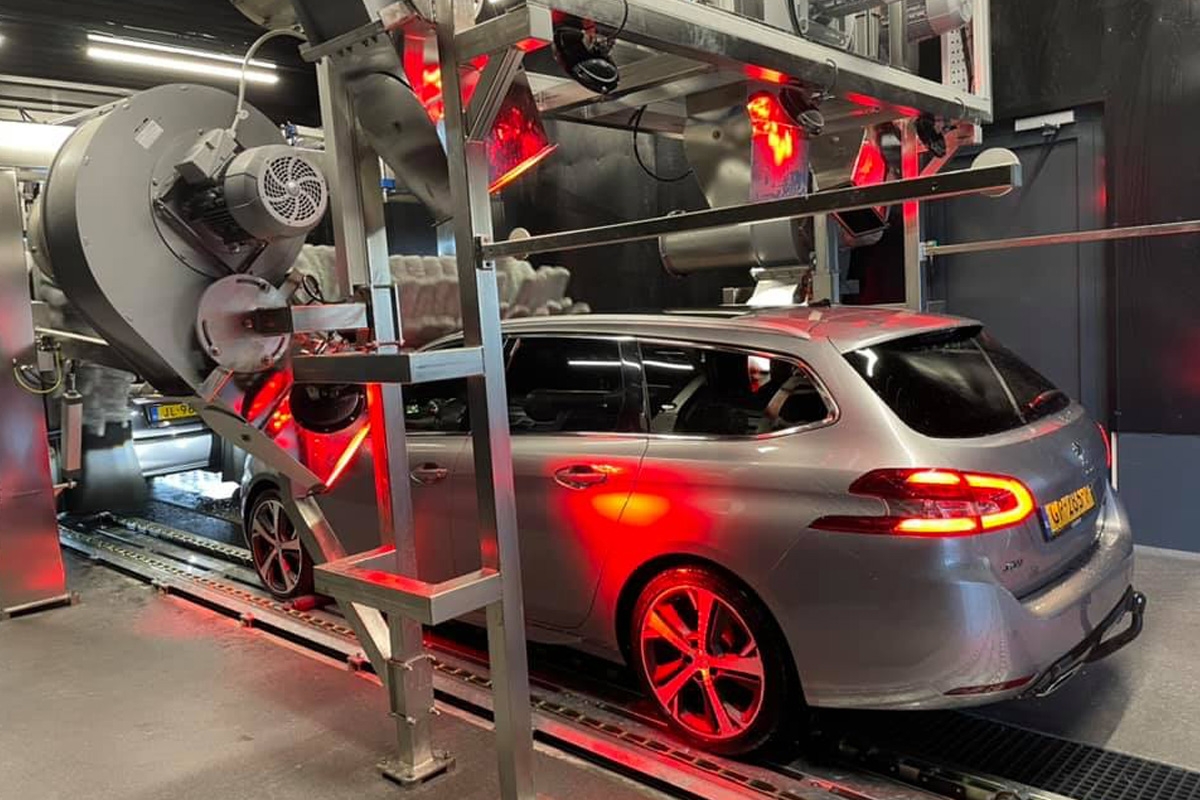 Wasbeurt bij wasstraat Clean = Clean in Rhoon