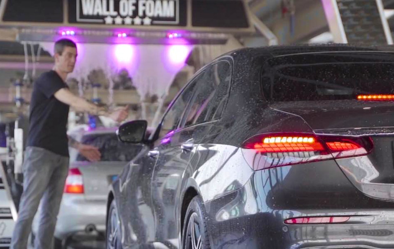 Wasbeurt bij wasstraat Clean = Clean in Rhoon