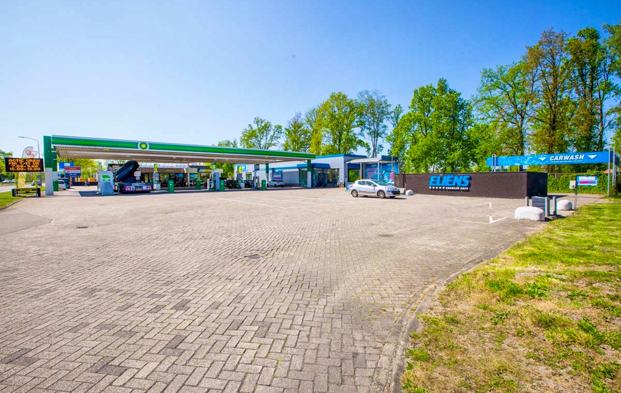 Wasbeurt bij Eliëns Carwash Area in Veldhoven
