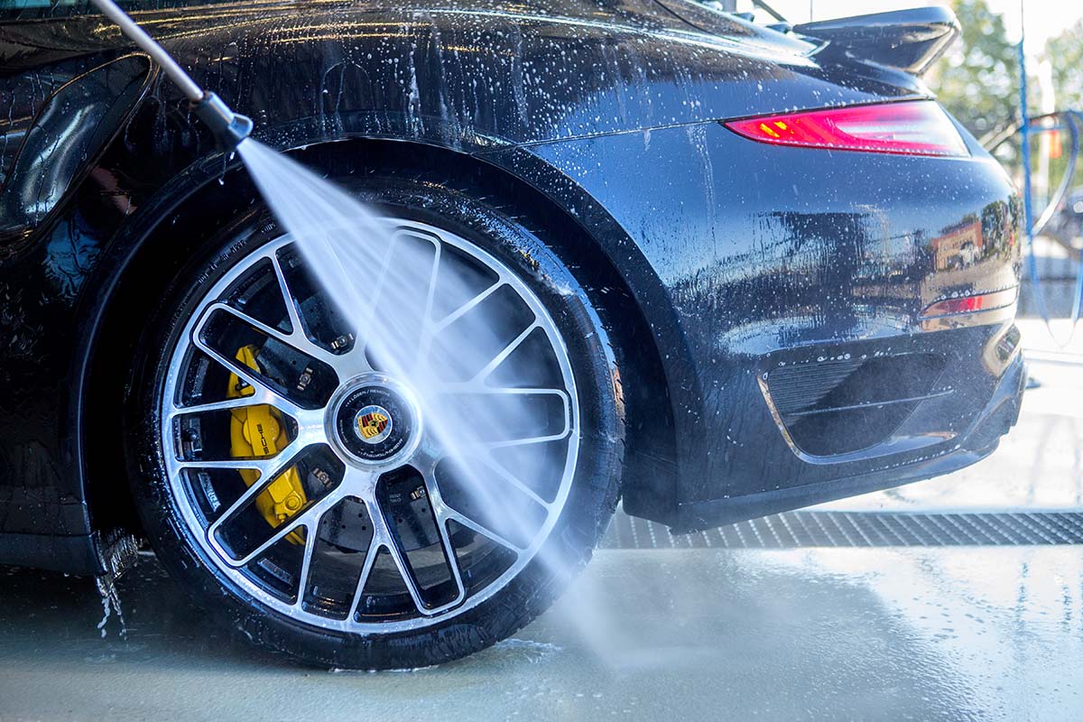 Wasbeurt bij GoCarwash Veghel