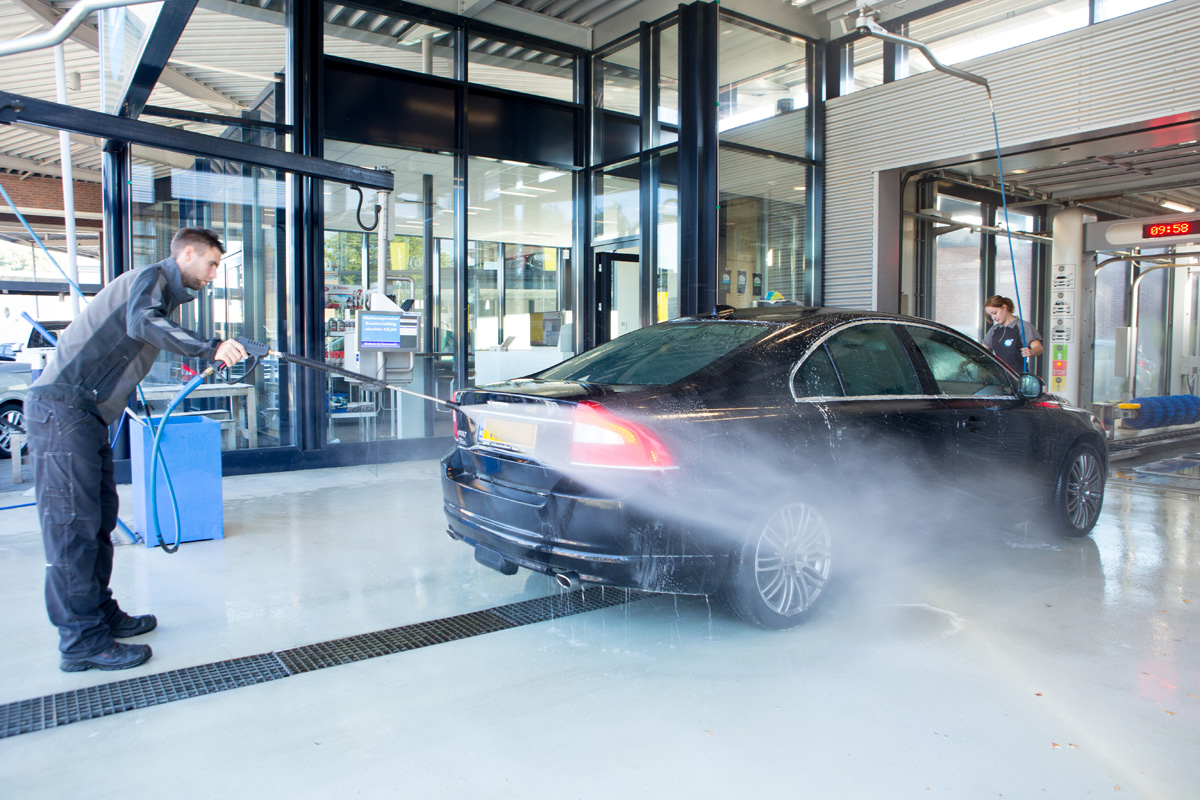 Wasbeurt bij GoCarwash Veghel