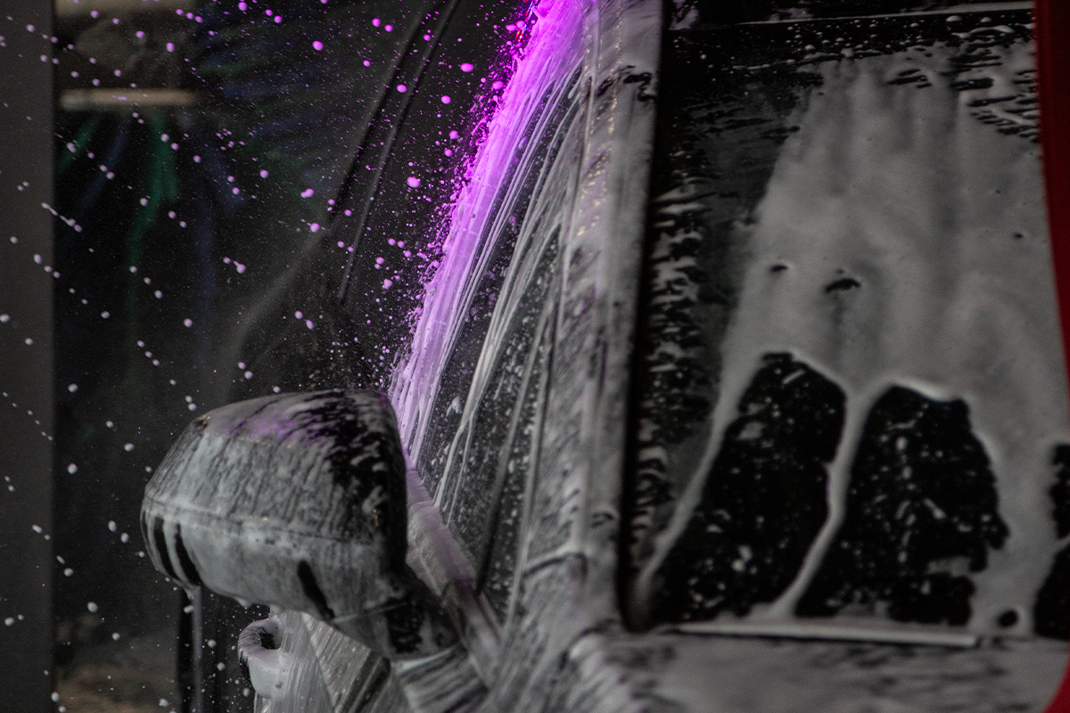 Wasbeurt bij Geling's Langste Autowasstraat