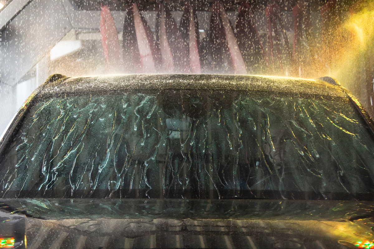 Wasbeurt bij Geling's Langste Autowasstraat