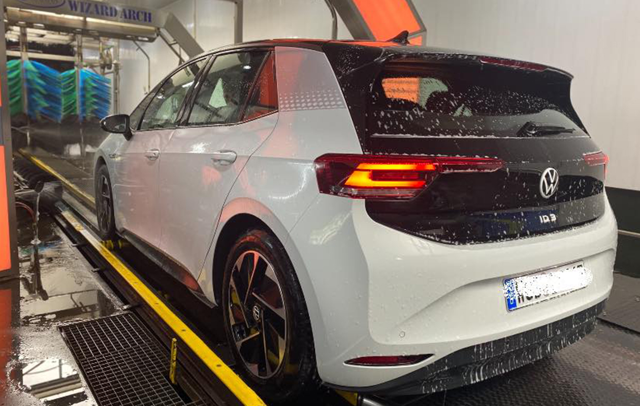 Wasbeurt bij iClean Carwash Deventer