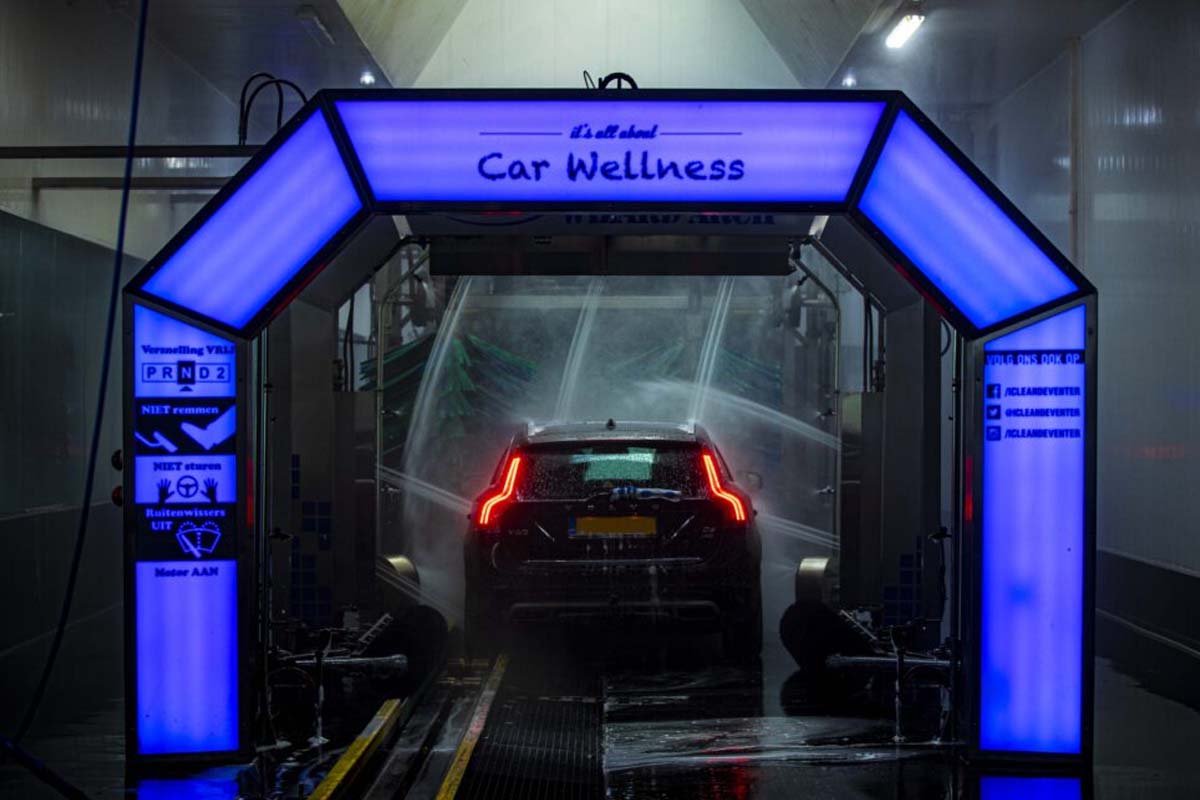 Wasbeurt bij iClean Carwash Deventer