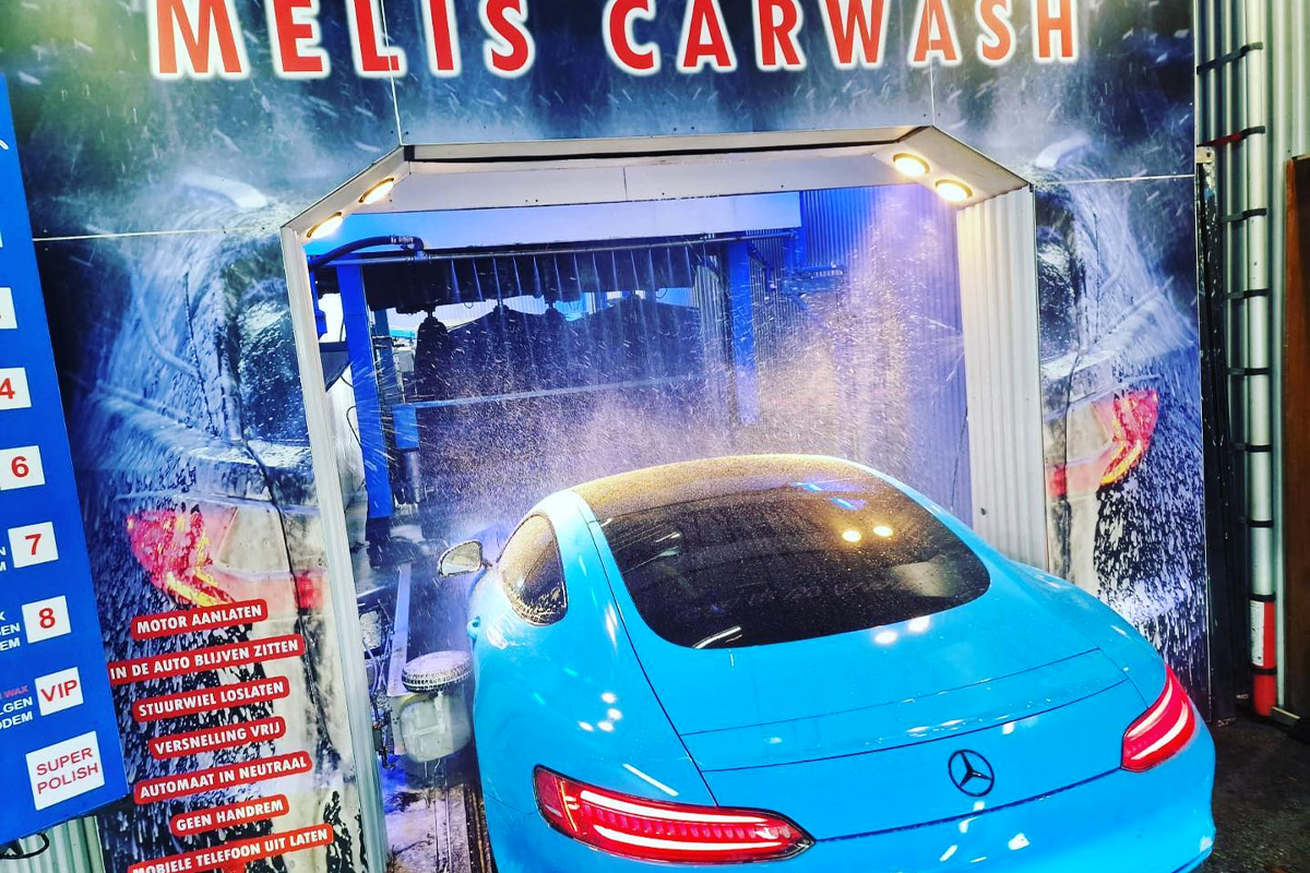 Wasbeurt bij Melis Carwash in Breda