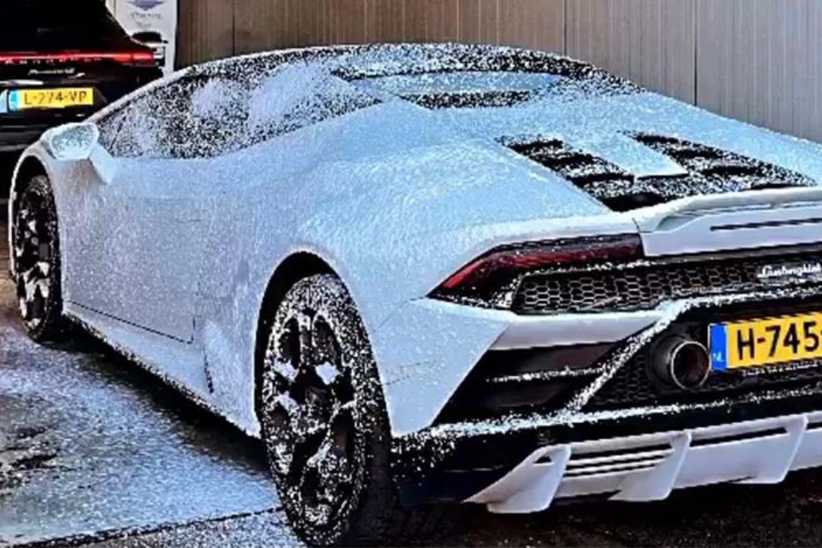 Wasbeurt bij Mr Carwash Zeist