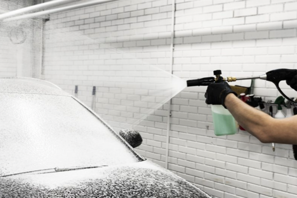 Wasbeurt bij Qualitycars Carwash in Heerhugowaard