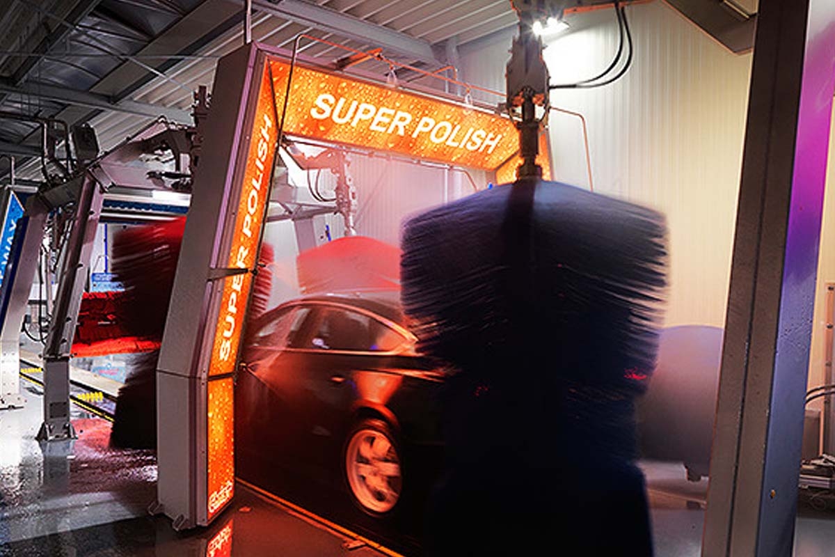 Wasbeurt bij Quick Carwash in Oisterwijk