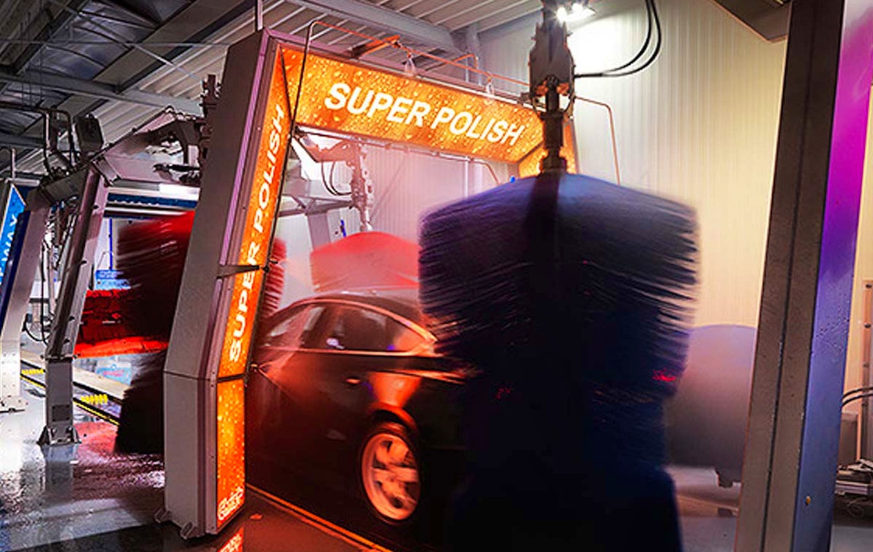 Wasbeurt bij Quick Carwash in Oisterwijk