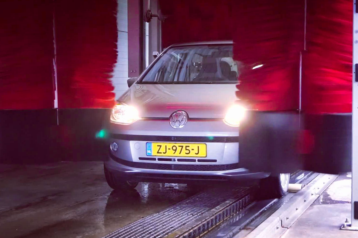 Wasbeurt bij XL Carwash Leiden