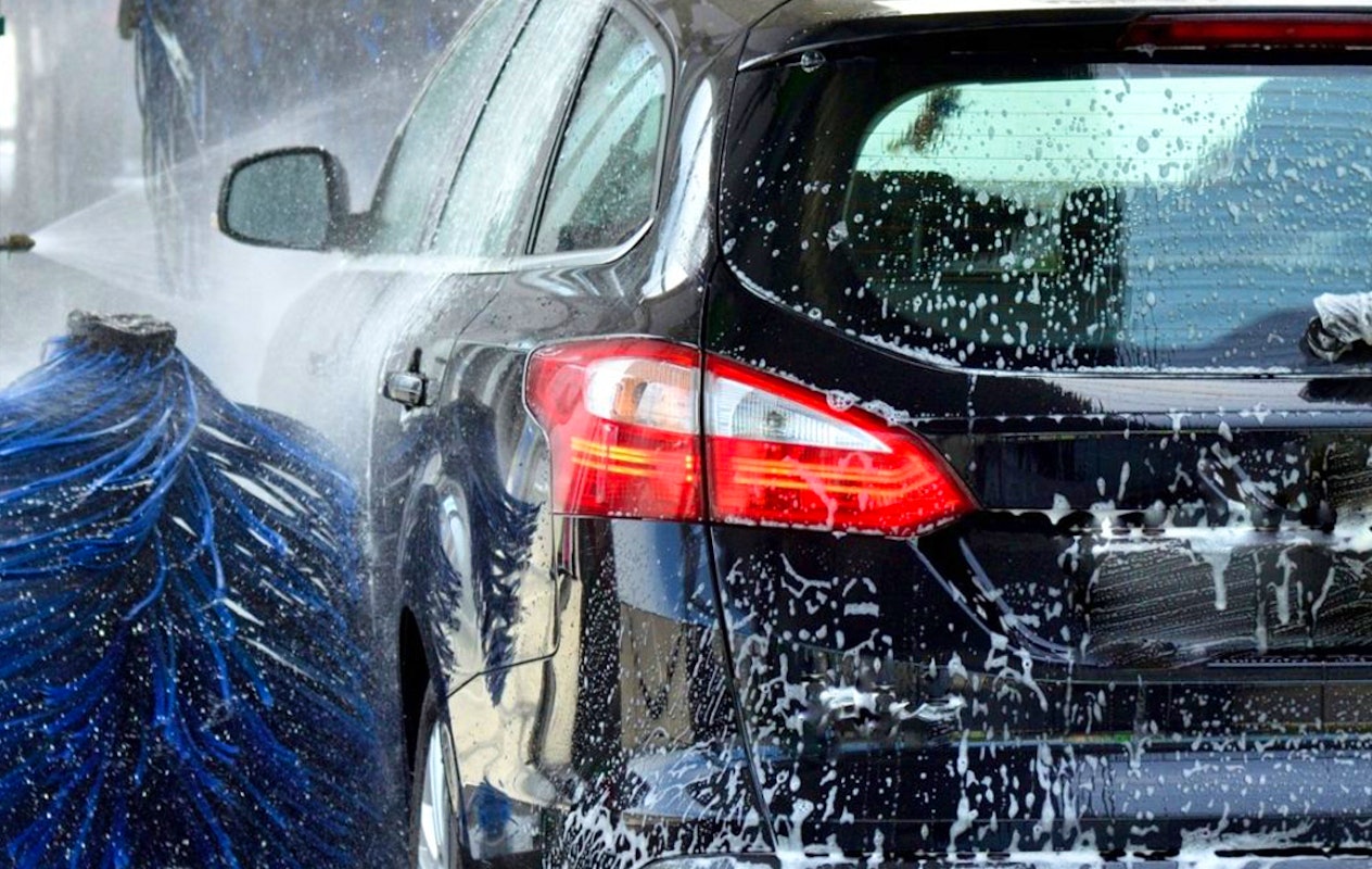 Wasbeurt bij Snella Autowas Katwijk