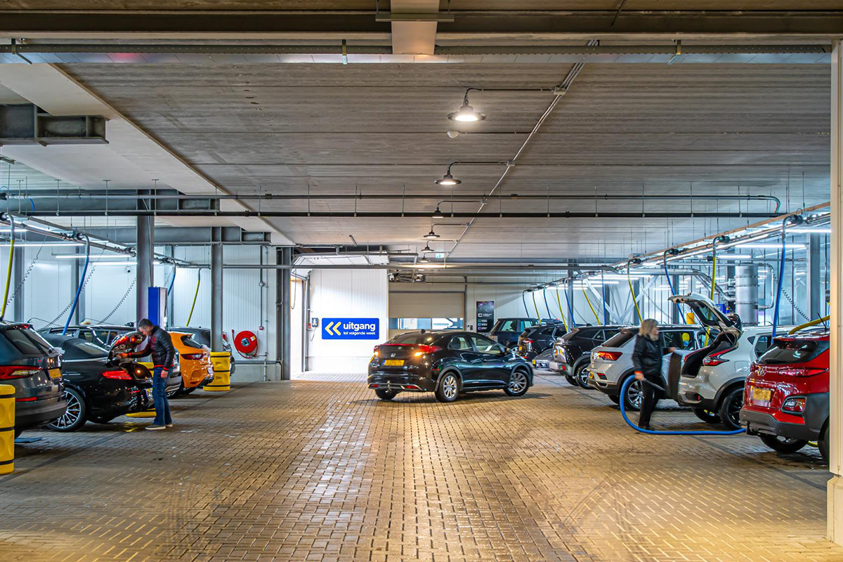 Wasbeurt bij Snella Autowas Katwijk