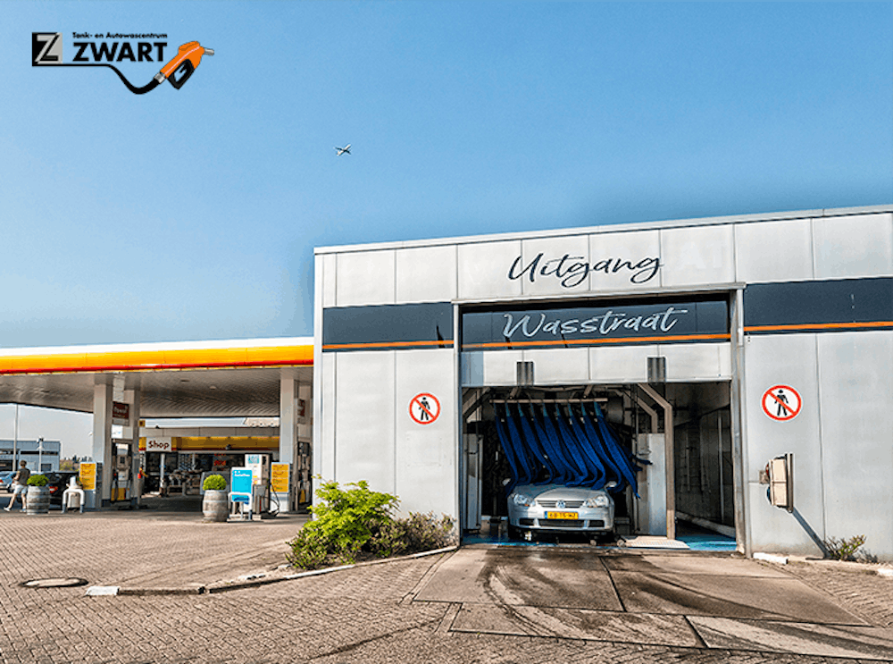 Wasbeurt bij Tankstation Zwart