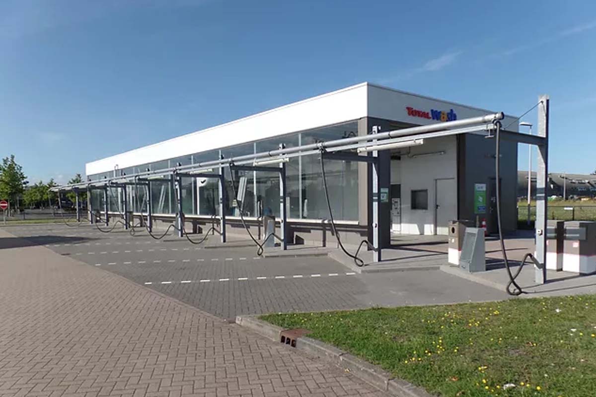 Wasbeurt bij Total Carwash Smit in Lelystad