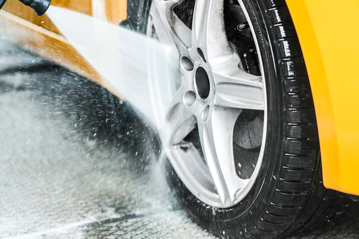 Wasbeurt bij Total Carwash Smit in Lelystad