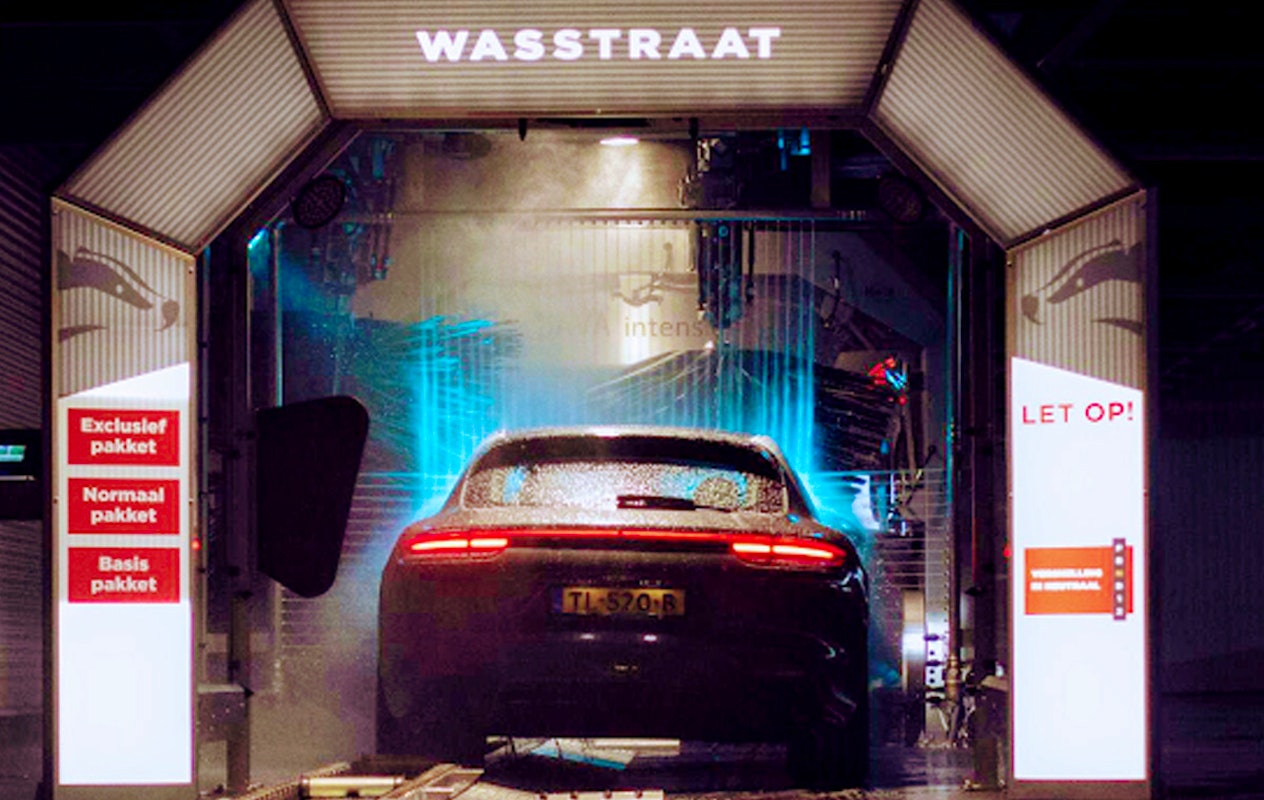 Wasbeurt bij Wasdas Emmen