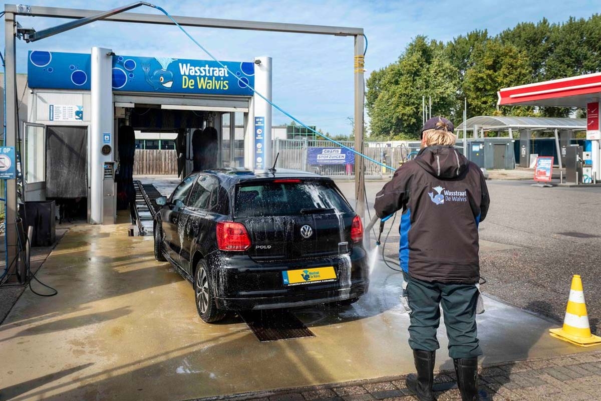 Wasbeurt bij Wasstraat de Walvis