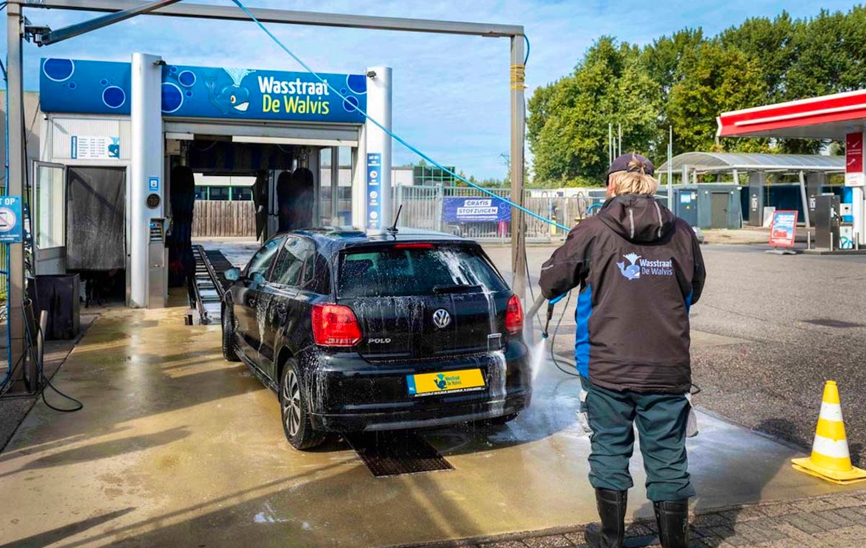 Wasbeurt bij Wasstraat de Walvis